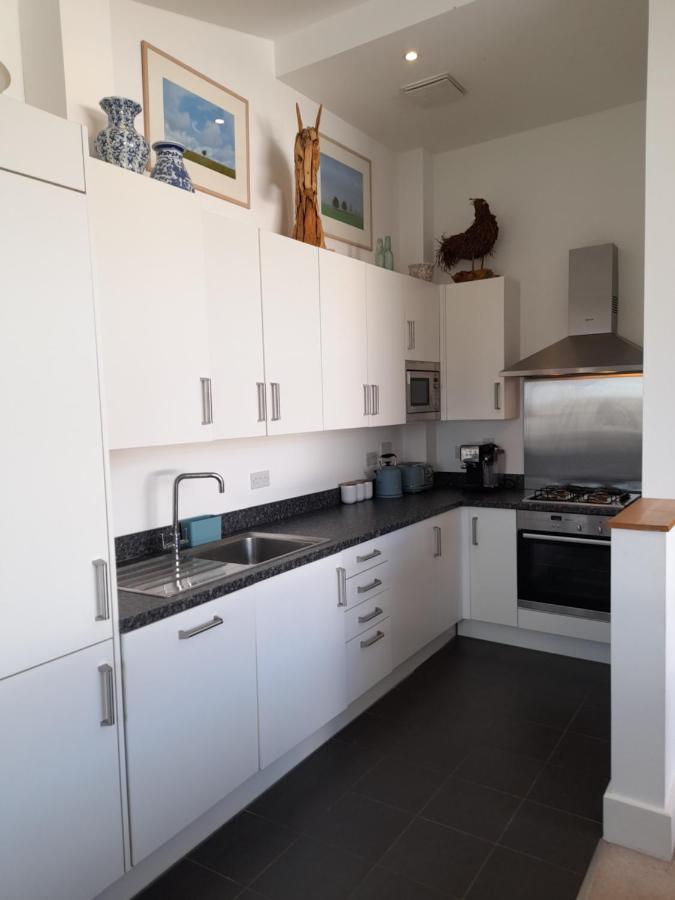 Crow'S Nest Penthouse Apartment With Free Spa Access Somerford Keynes Zewnętrze zdjęcie
