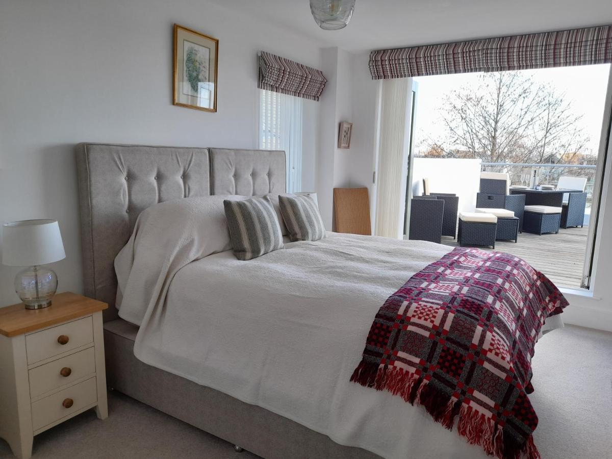 Crow'S Nest Penthouse Apartment With Free Spa Access Somerford Keynes Zewnętrze zdjęcie