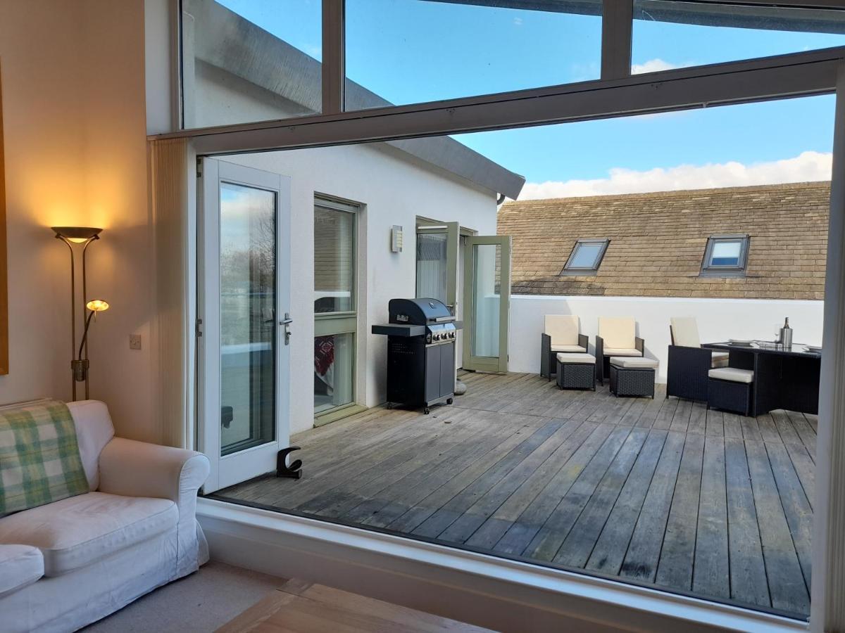 Crow'S Nest Penthouse Apartment With Free Spa Access Somerford Keynes Zewnętrze zdjęcie