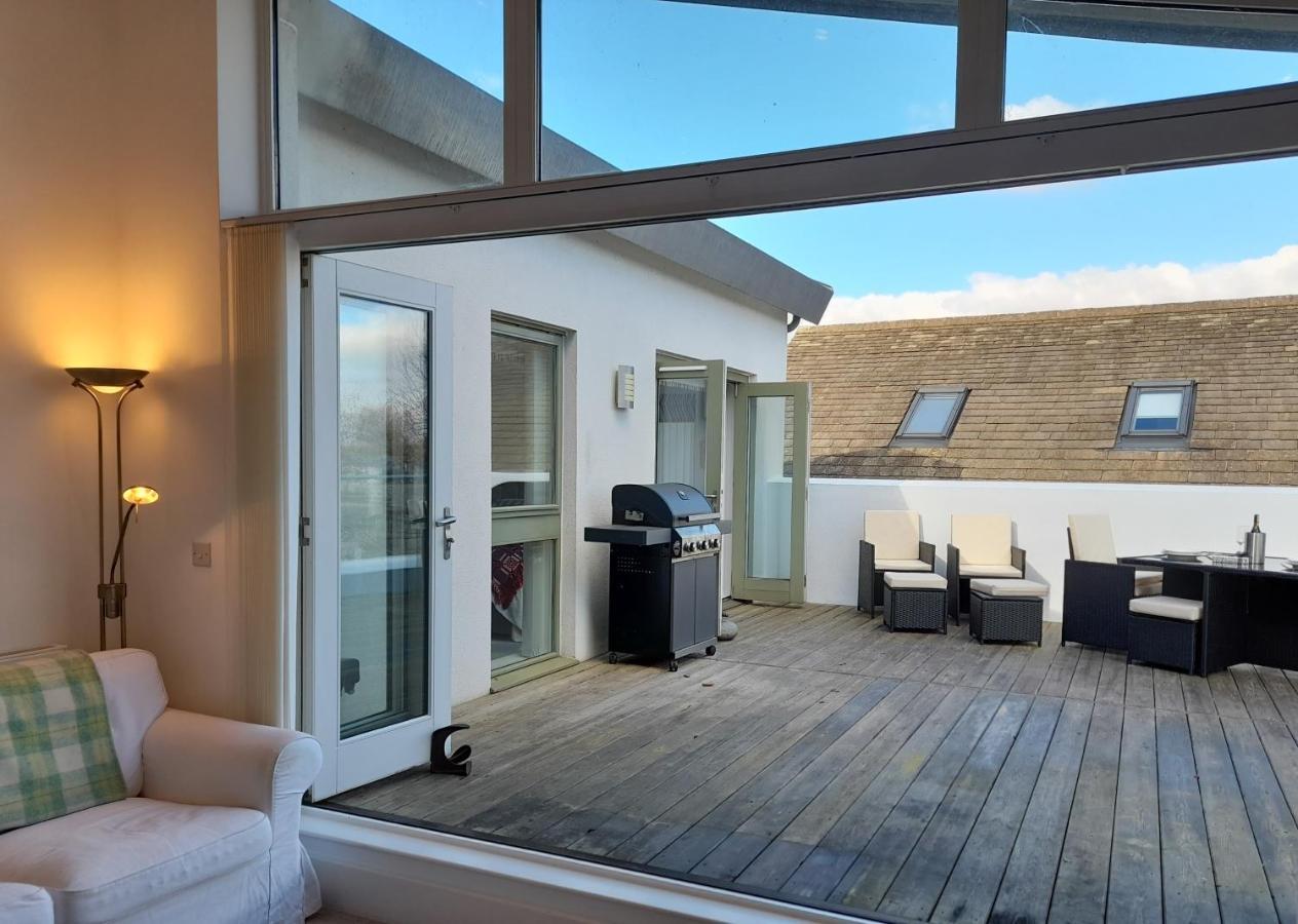 Crow'S Nest Penthouse Apartment With Free Spa Access Somerford Keynes Zewnętrze zdjęcie