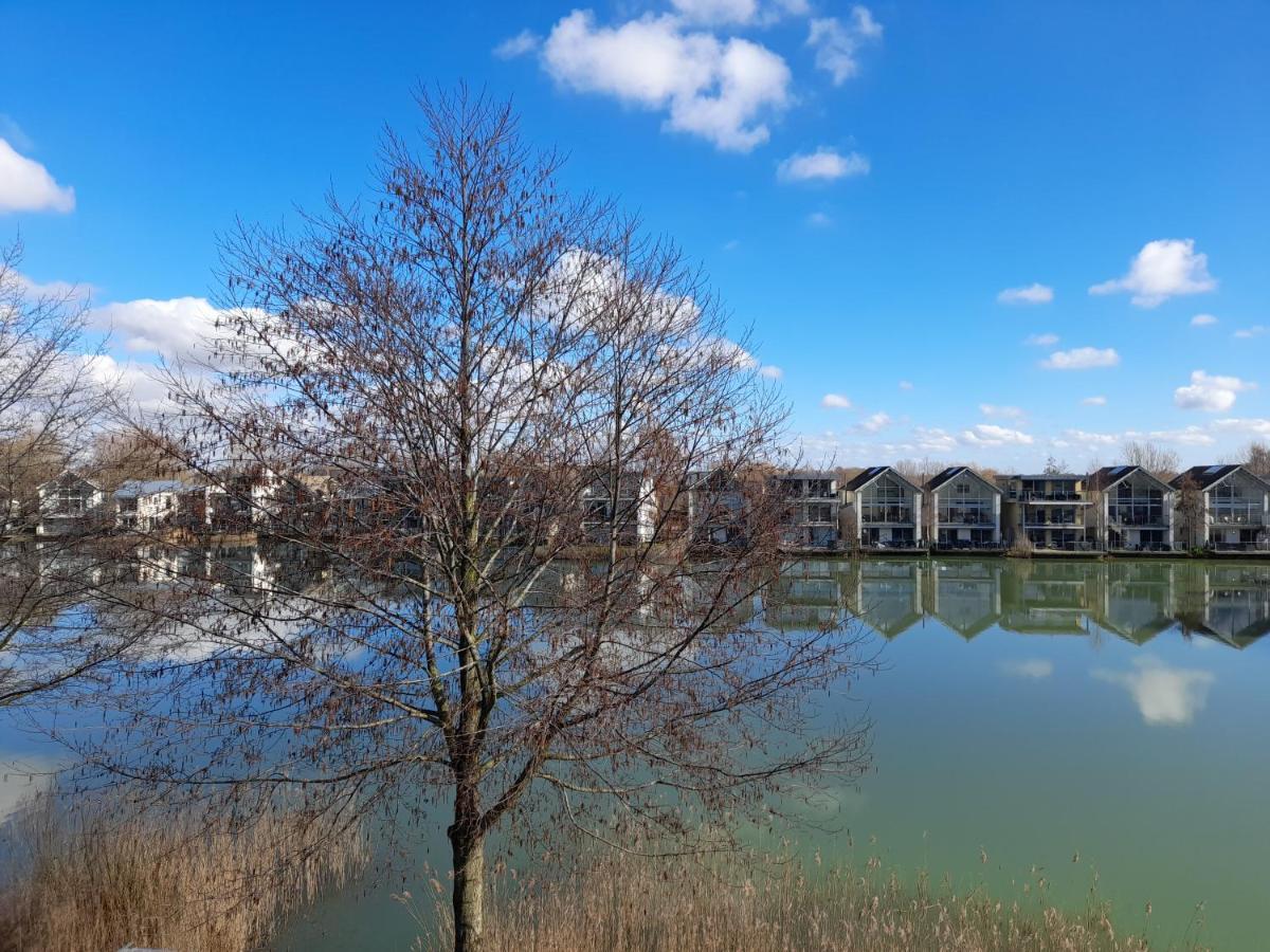 Crow'S Nest Penthouse Apartment With Free Spa Access Somerford Keynes Zewnętrze zdjęcie