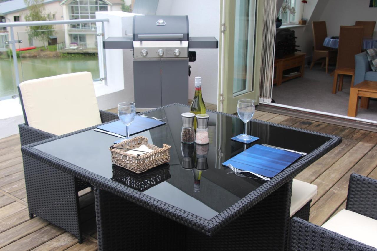 Crow'S Nest Penthouse Apartment With Free Spa Access Somerford Keynes Zewnętrze zdjęcie