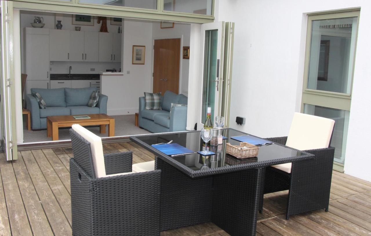 Crow'S Nest Penthouse Apartment With Free Spa Access Somerford Keynes Zewnętrze zdjęcie
