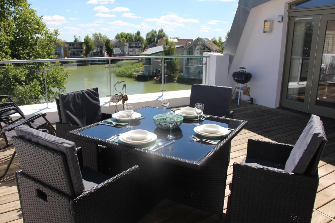 Crow'S Nest Penthouse Apartment With Free Spa Access Somerford Keynes Zewnętrze zdjęcie