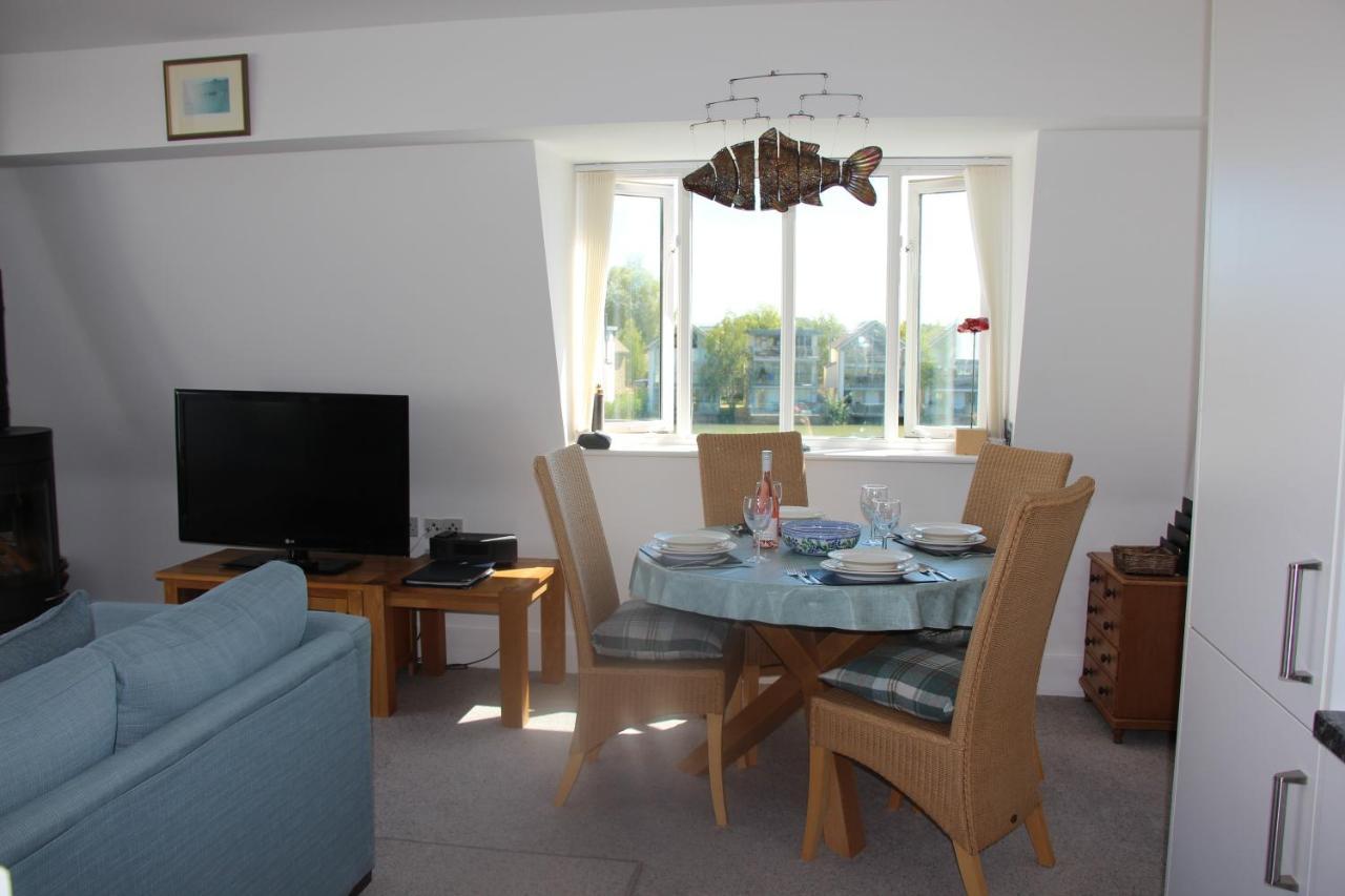 Crow'S Nest Penthouse Apartment With Free Spa Access Somerford Keynes Zewnętrze zdjęcie