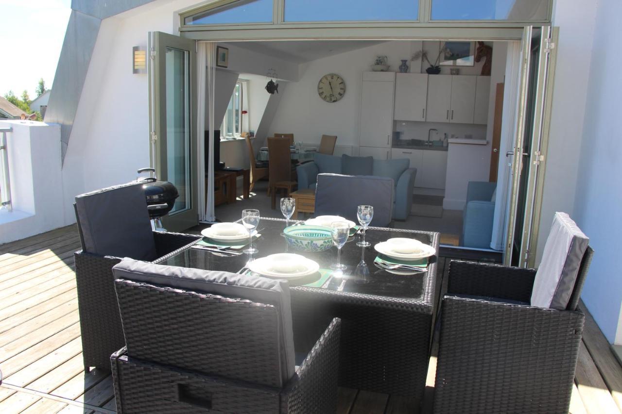 Crow'S Nest Penthouse Apartment With Free Spa Access Somerford Keynes Zewnętrze zdjęcie
