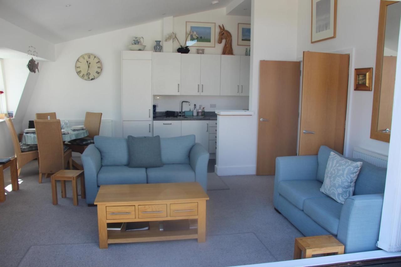 Crow'S Nest Penthouse Apartment With Free Spa Access Somerford Keynes Zewnętrze zdjęcie