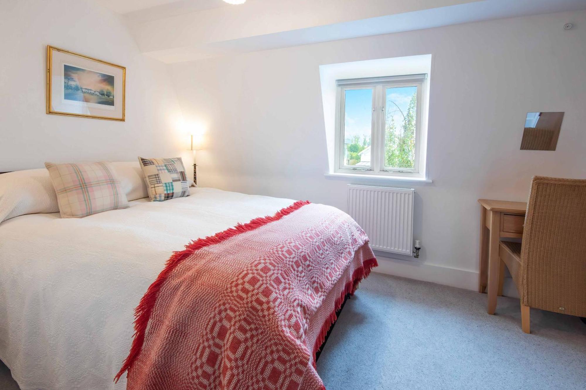 Crow'S Nest Penthouse Apartment With Free Spa Access Somerford Keynes Zewnętrze zdjęcie