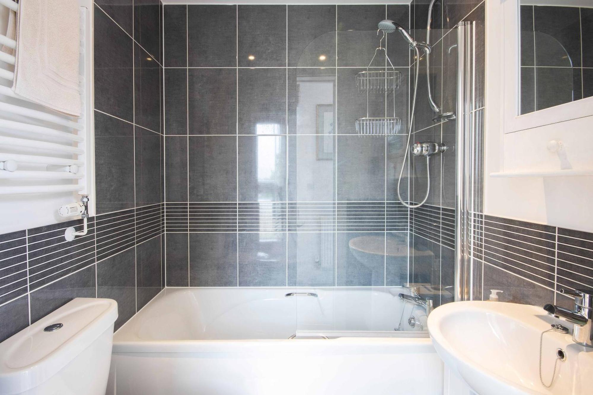 Crow'S Nest Penthouse Apartment With Free Spa Access Somerford Keynes Zewnętrze zdjęcie
